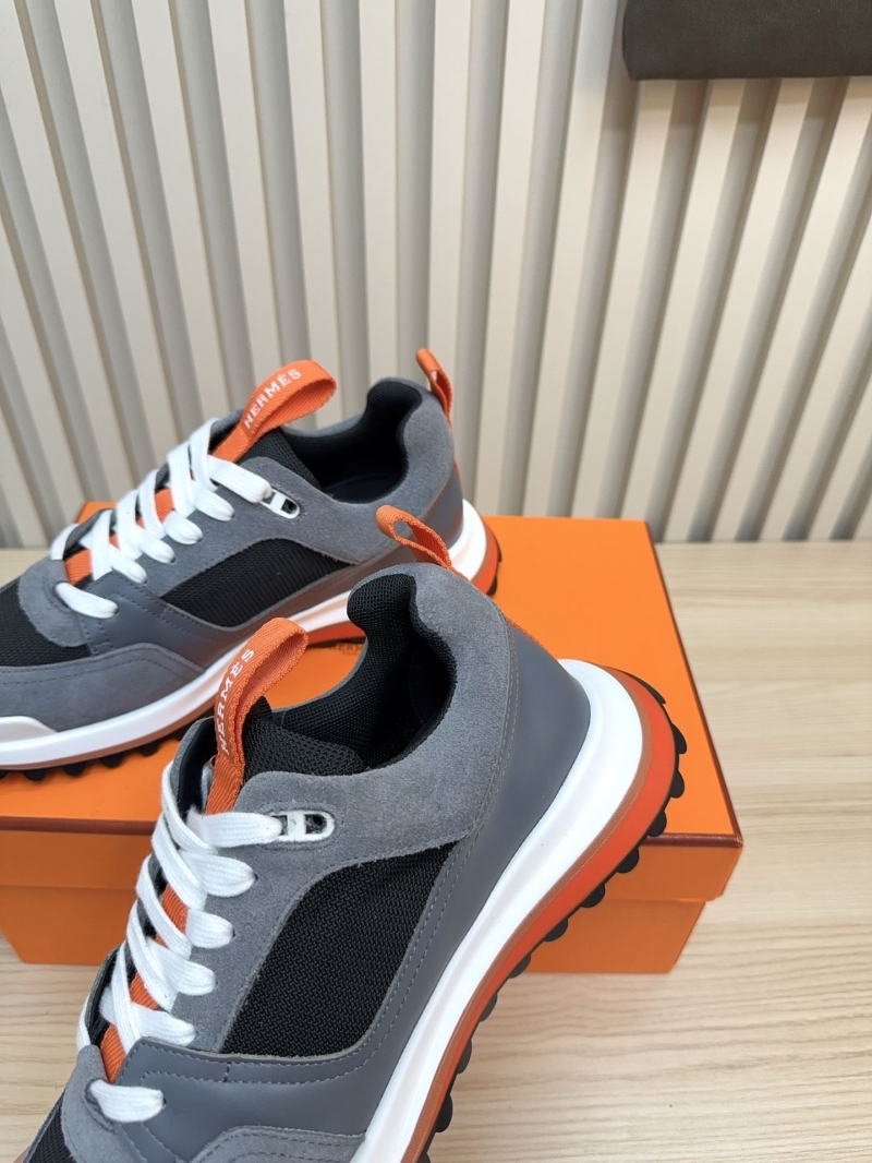 H**me5 sneaker